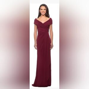 La Femme 26519 Off Shoulder V Neck Long Sheath Jersey Gown NWOT size 4 Wine